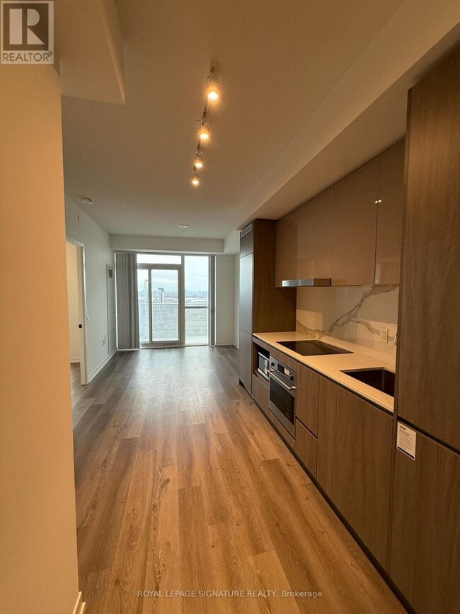 Building Photo - 28 Interchange Wy