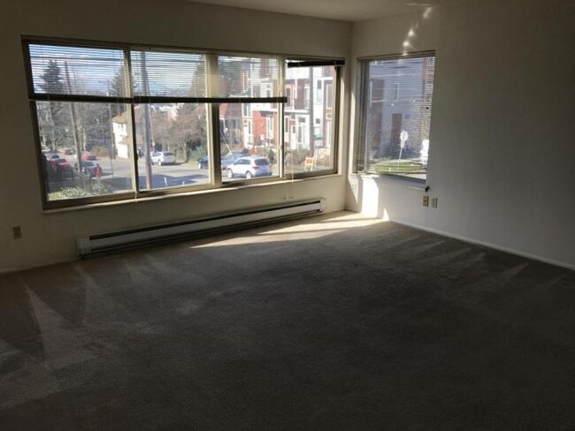 Building Photo - 2 bedroom in Seattle WA 98102