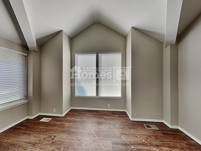 Foto del edificio - 2352 N Swainson Avenue