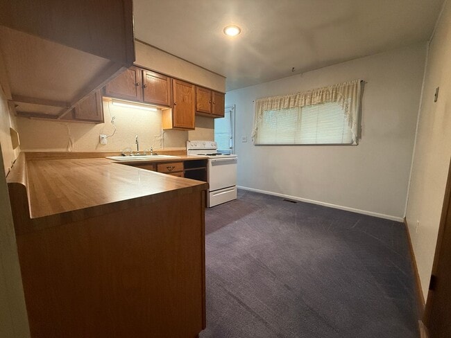Building Photo - 5008 Valley Ln