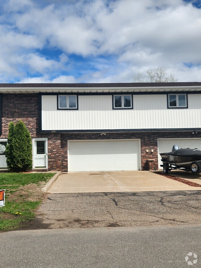 Apartments with Garages in Rothschild, WI 4 Rentals