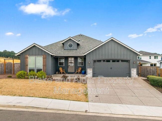 Building Photo - 496 NW Cascade Mountain Dr