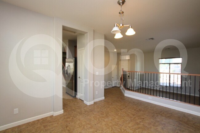 Foto del edificio - 1161 E Furness Dr