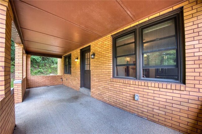 Foto del edificio - 4465 Mt Troy Rd Ext