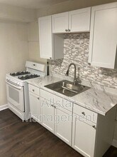 Building Photo - 944 S Central Dr
