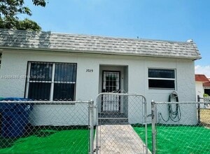 Building Photo - 3929 NW 207 St Rd