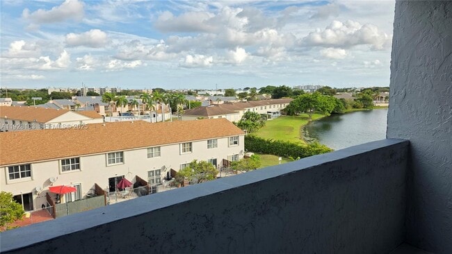 Foto del edificio - 9375 Fontainebleau Blvd