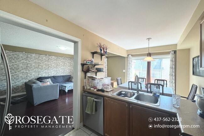 Photo du bâtiment - Newly Renovated 3-Bedroom, 2.5-Bath Home i...