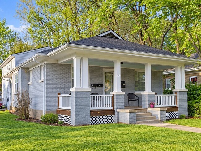 Building Photo - 225 Waller Ave