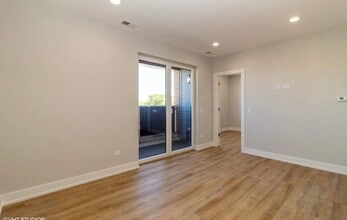 Building Photo - 3729 W Belmont Ave