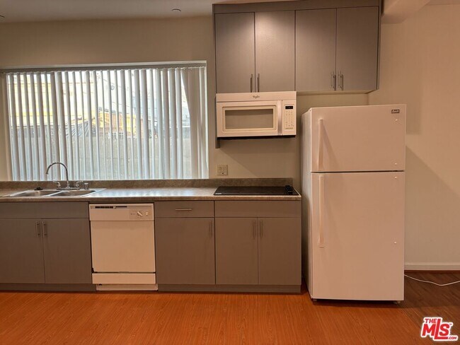 Foto del edificio - 1412 S Sherbourne Dr