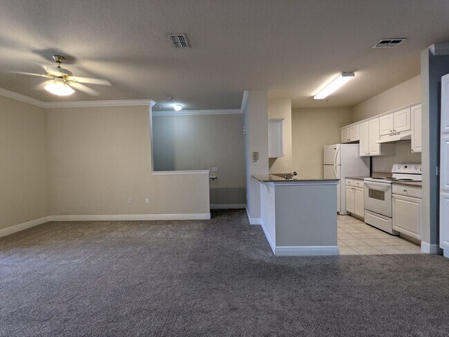 Foto del edificio - Southern Pines Condo in Winter Garden