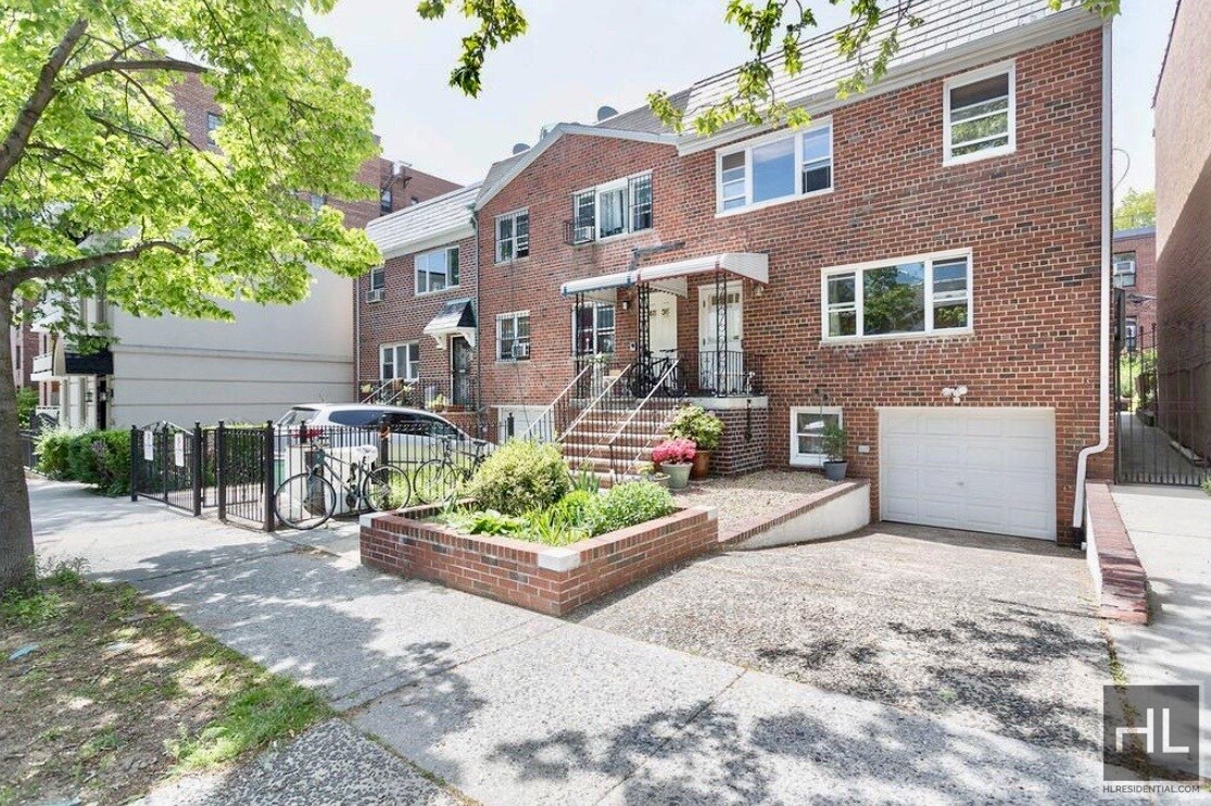 Foto principal - 48-34-48-38 38th St