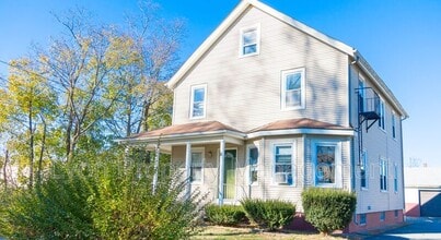 Building Photo - 9 Church St