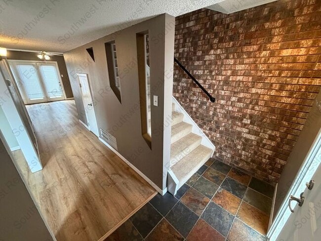 Building Photo - 2 Bed 2.5 Bath Condo on the golf course!