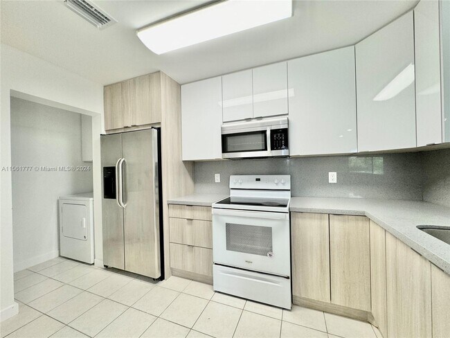 Foto del edificio - 11225 W Atlantic Blvd