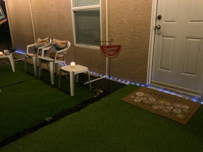 Zona de estar de 2x1 con luces - 2440 Manasota Beach Rd