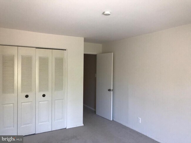 Foto del edificio - 11401 Commonwealth Dr