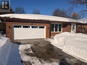Building Photo - 206 Little Ave