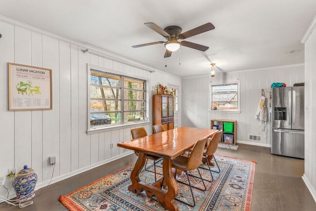 Building Photo - 2205 Plantation Dr