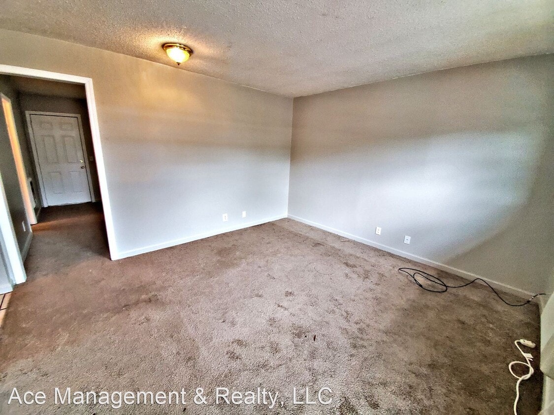 Building Photo - 3900 Rucker Cir SW