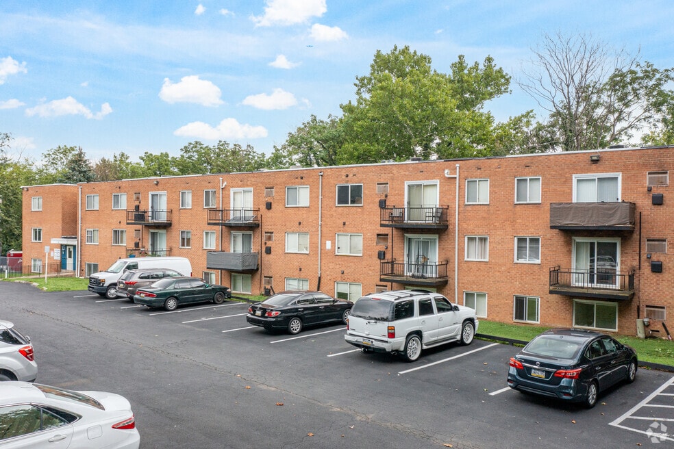 Harrison Court Apartments