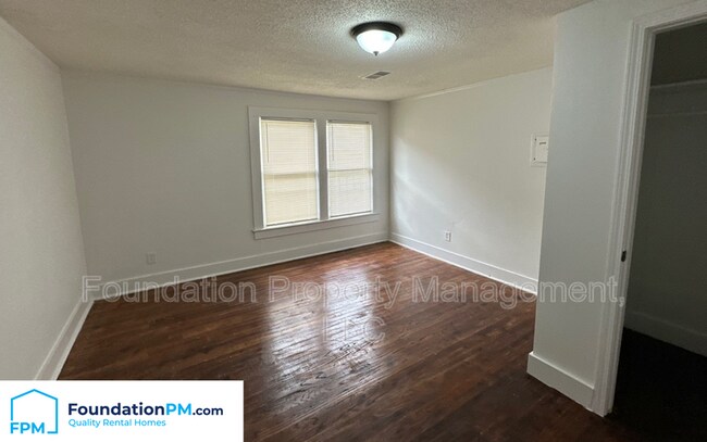 Building Photo - 914 Garland St