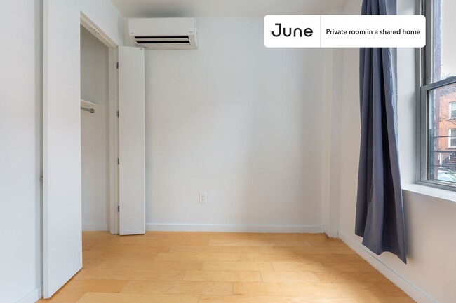 Foto del edificio - Private bedroom in 4 bed/2 bath Home