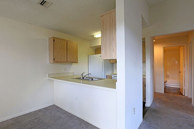 Building Photo - Cedarbend 5274-3