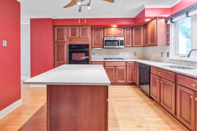 Building Photo - 66 Westview Terrace