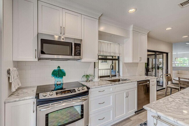 Building Photo - 17138 Waterbend Dr