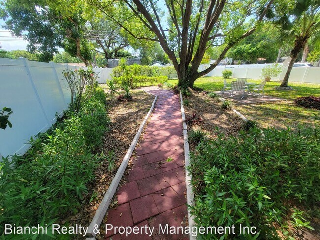 Building Photo - 2 br, 2 bath House - 501 Lake Palms Dr
