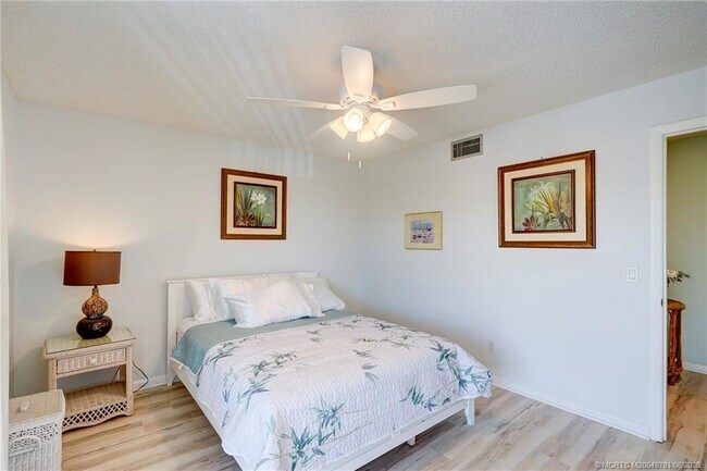 Foto del edificio - 5532 NE Gulfstream Way