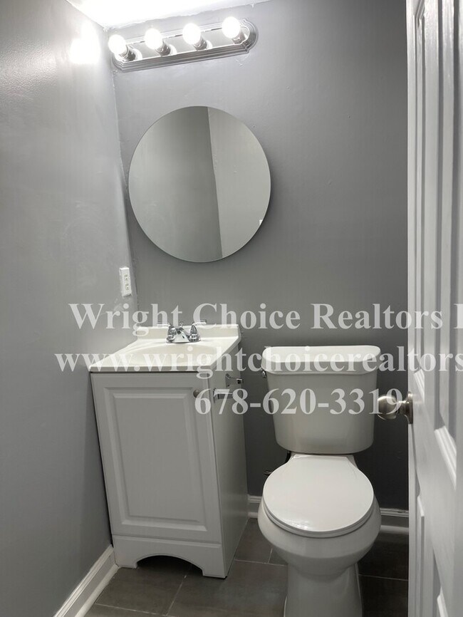 Building Photo - Coming Soon - Renovated 2 Bedroom 1 1/2 Ba...