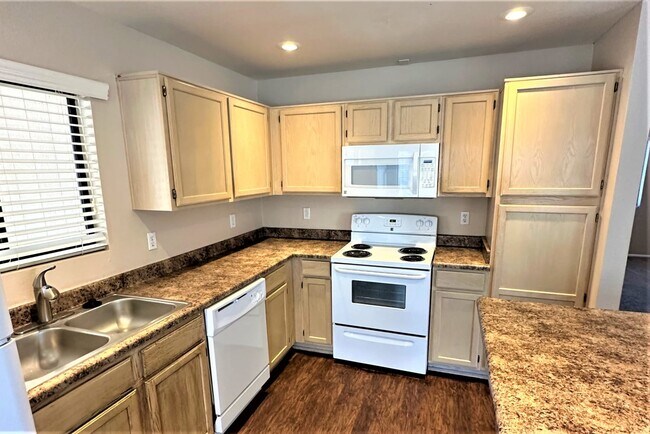 Building Photo - 3127 W Donald Dr