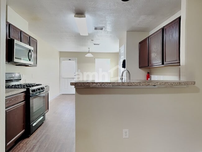 Building Photo - 22270 Queenbury Hills Dr