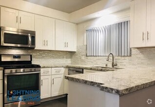 Building Photo - 410 N Palm Dr