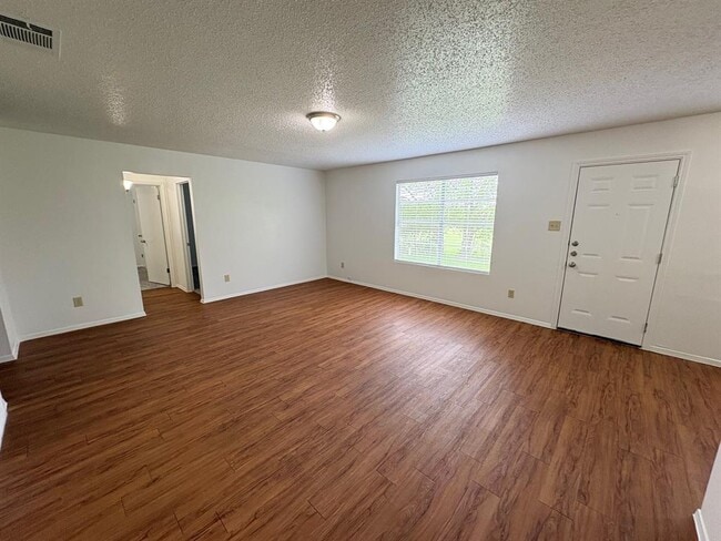 Foto del edificio - 604 Great Britain Blvd