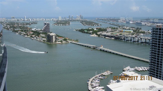 Foto del edificio - 488 NE 18th St