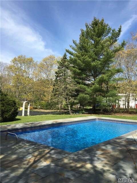 Foto del edificio - 47 Quogue Riverhead Rd