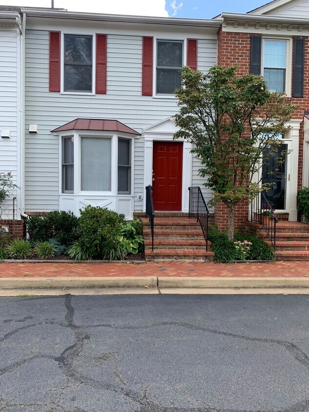 Primary Photo - Spacious 3 Level TH in North Arlington w/ ...