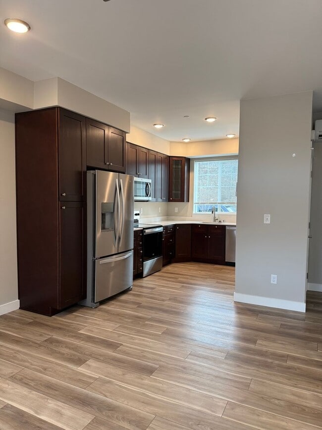 Building Photo - 3619 Sussex Dr