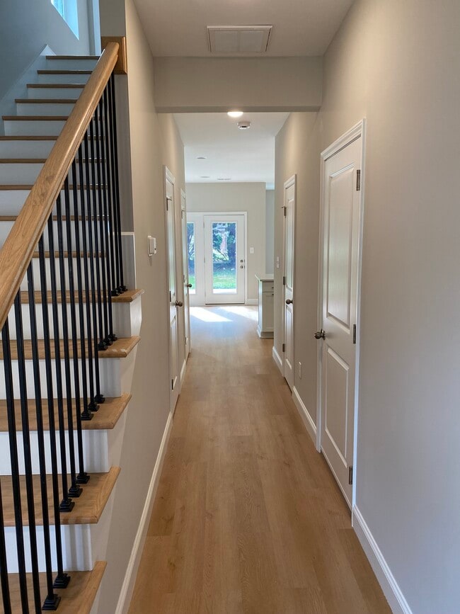 Building Photo - 7100 Dulaney Way