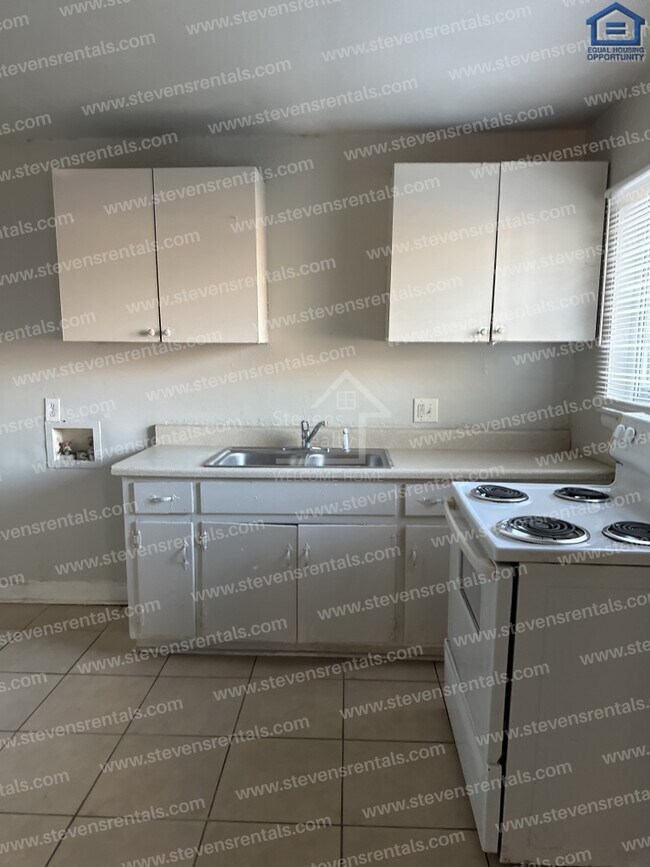 Building Photo - Ready for a Cozy Lving