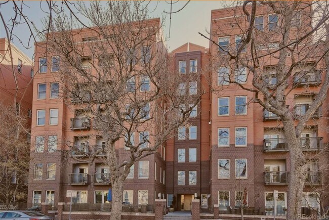 Foto del edificio - 1630 N Clarkson St