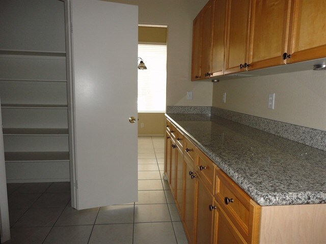 Foto del edificio - 8340 Spruce Meadows Ave