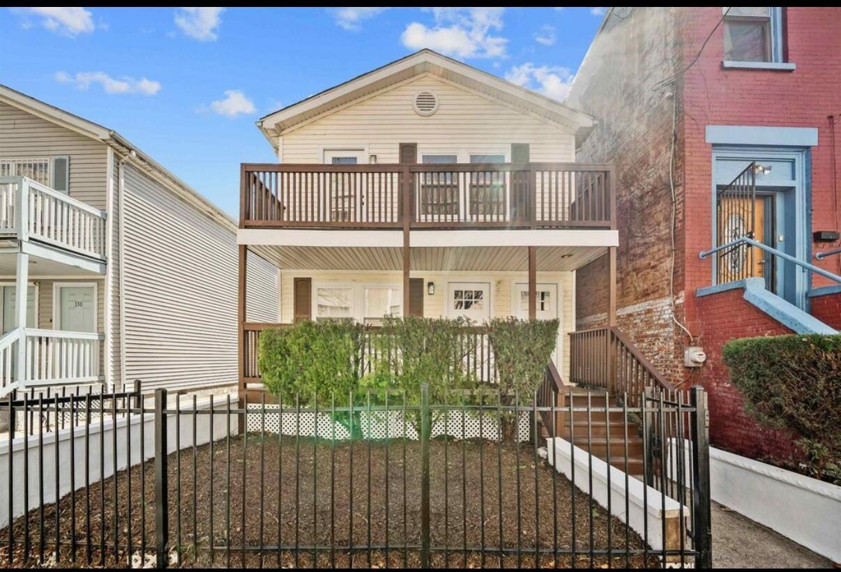 Primary Photo - 334-336-336 Halladay St