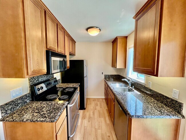 Building Photo - Great 2B 2BA Condo in Pacific Beach