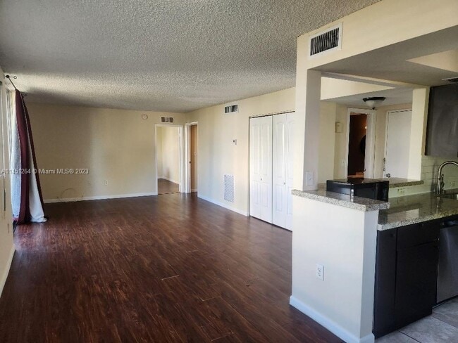 Foto del edificio - 7900 Tatum Waterway Dr