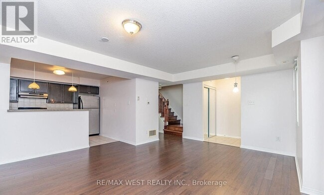 Building Photo - 4975 Southampton Dr